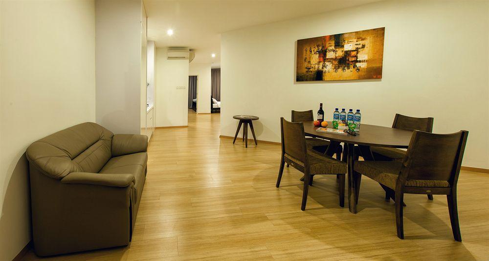 Luxfort 118 Service Suites Tanjung Tokong Exterior photo
